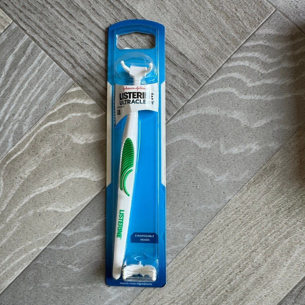 Listerine Ultraclean Access Flosser Starter Pack with Handle and 3 Heads White‎